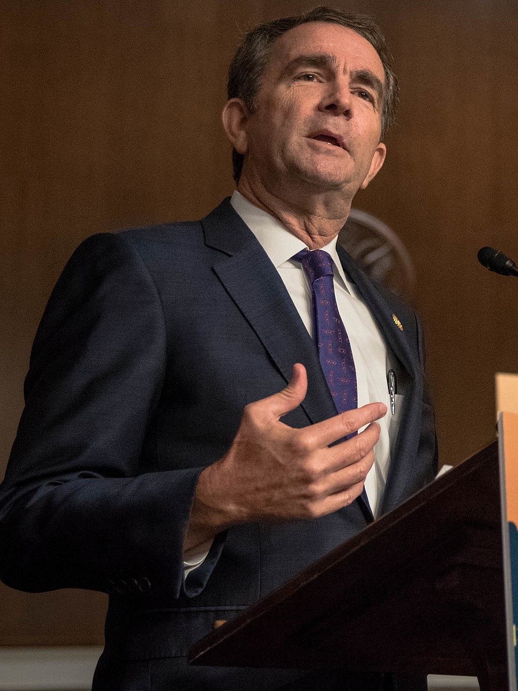 1024px-Ralph_Northam_(44064311905)