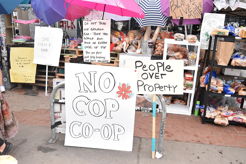 1024px-The_'No_Cop_Co-Op'_in_CHAZ